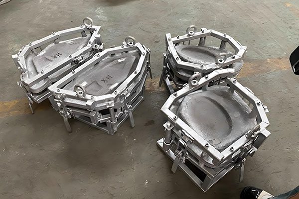 Aluminum rotomolding mold