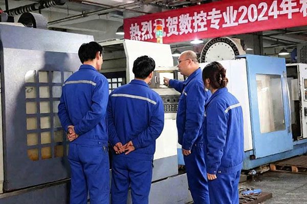 CNC machining manufacturing training paths