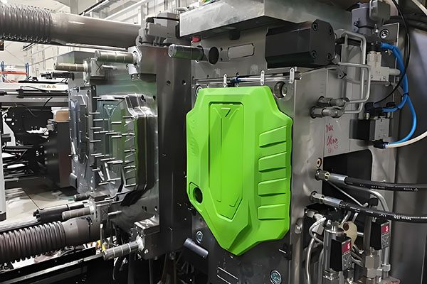 Complex injection molded part with sliders